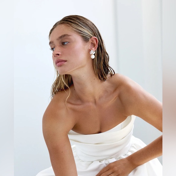 NWT Amélie George Crystal & Pearl Drop Earrings - Picture 5 of 12